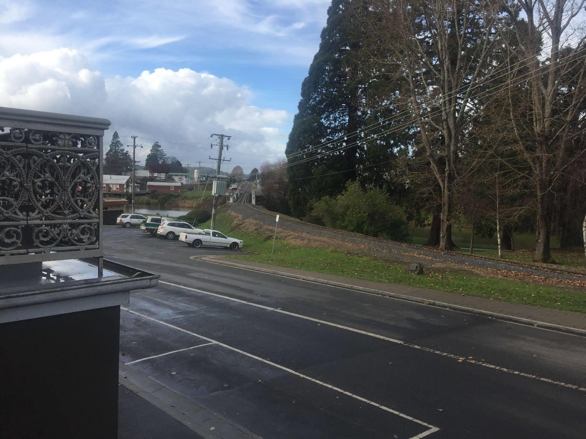 Deloraine Hotel Exterior foto